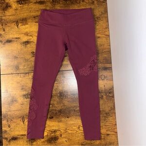 Fabletics‎ Rocio Lace Applique Leggings Size Small.